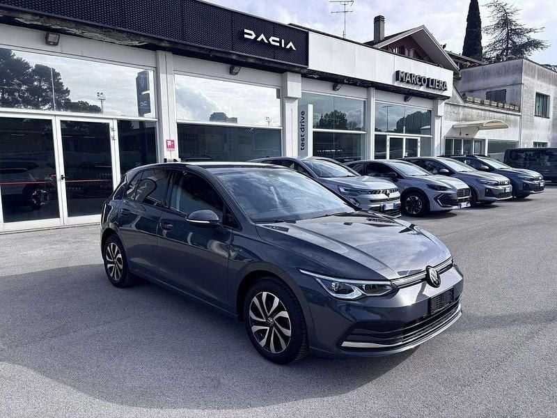 Begagnad VW Golf VIII Active 131 HK (96 kW) 2022 Grå Halvkombi