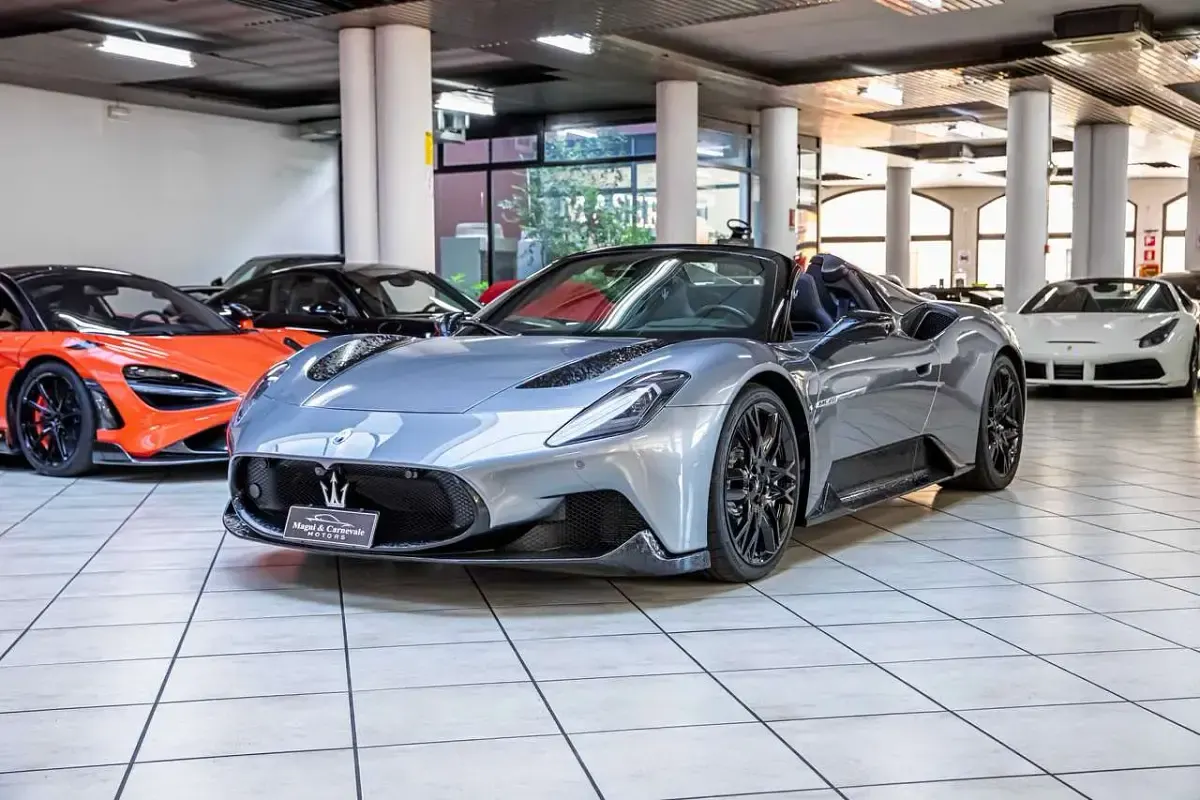 Usata Maserati MC20 630 CV (463 kW) 2024 Grigio mistero Cabrio