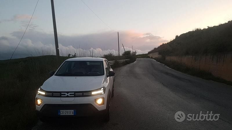 Bianco Usata 2025 Dacia Spring Utilitaria | 14.900 € (Buon prezzo) - Immagine 1/2