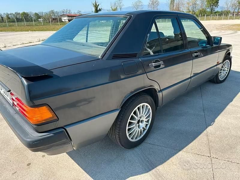 Usata Mercedes 190 105 CV (77 kW) 1987 Berlina