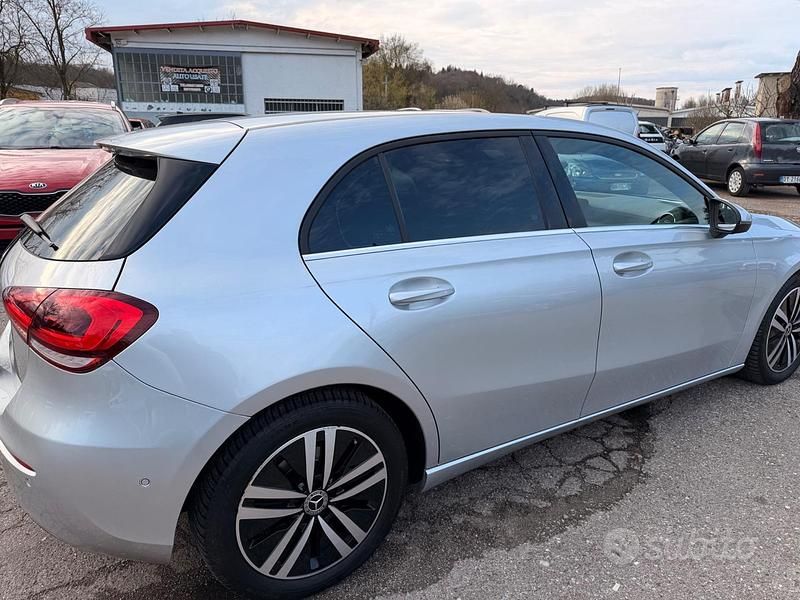 Usata Mercedes A180 115 CV (84 kW) 2019 Grigio Berlina