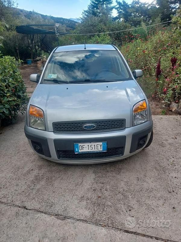 Usata Ford Fusion 80 CV (58 kW) 2007 Grigio Berlina