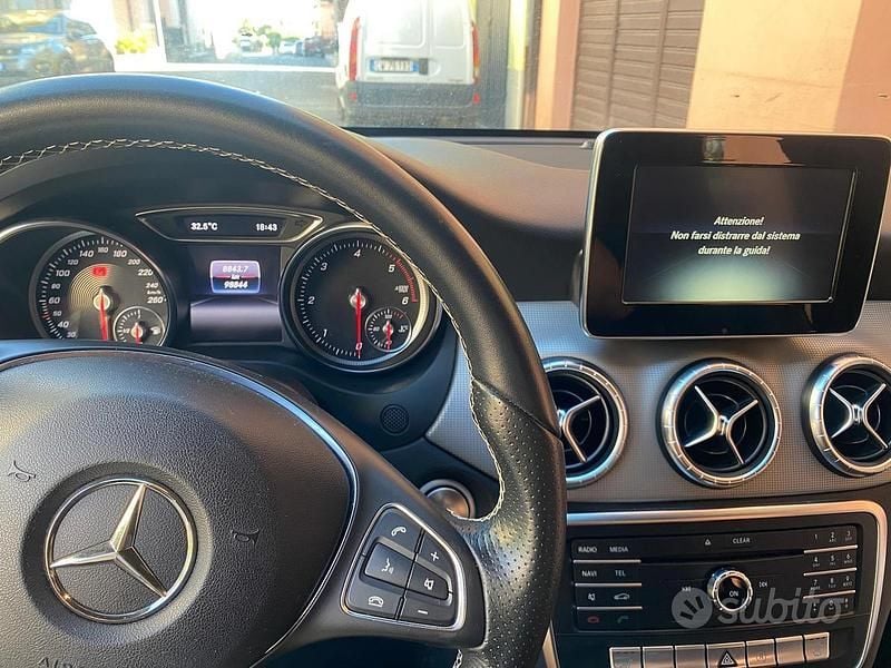 Usata Mercedes CLA200 136 CV (100 kW) 2017 Nero Berlina