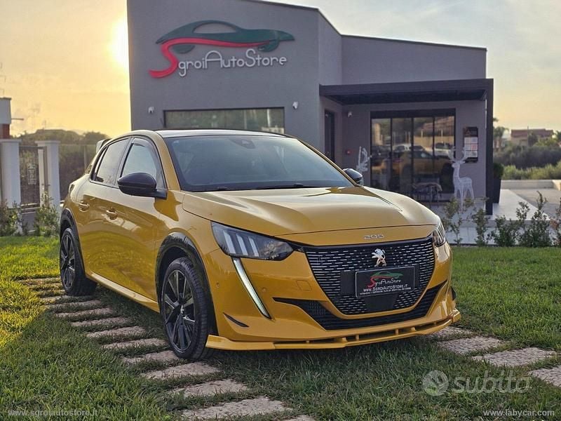 Usata Peugeot 208 GT 101 CV (74 kW) 2023 Giallo Utilitaria