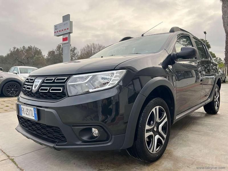 Usata Dacia Sandero Stepway 90 CV (66 kW) 2017 Nero Berlina