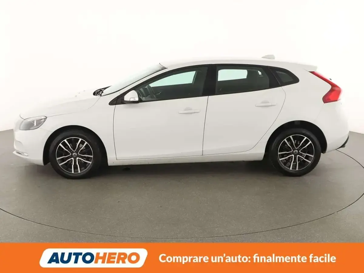 Usata Volvo V40 120 CV (88 kW) 2018 Bianco Berlina