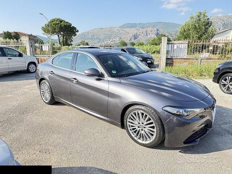 Usata Alfa Romeo Giulia Business 180 CV (132 kW) 2017 Grigio Berlina