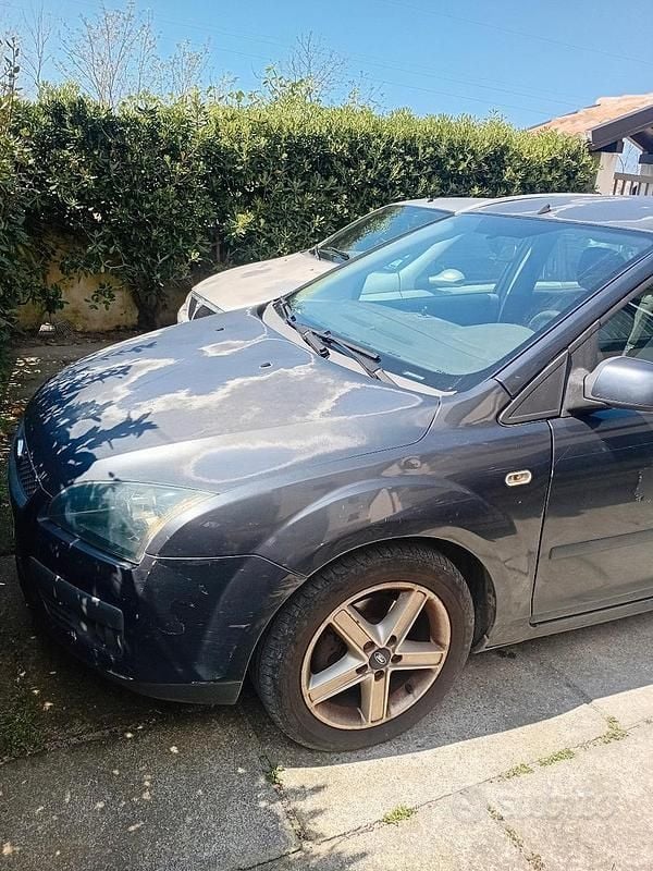 Usata Ford Focus 90 CV (66 kW) 2007 Grigio Station wagon