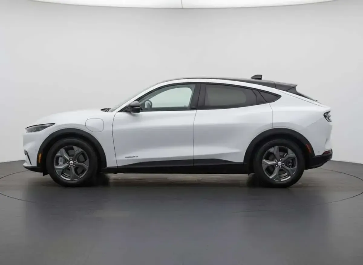 Usata Ford Mustang Mach-E Standard Range 197 kW (269 CV) 2022 Bianco SUV