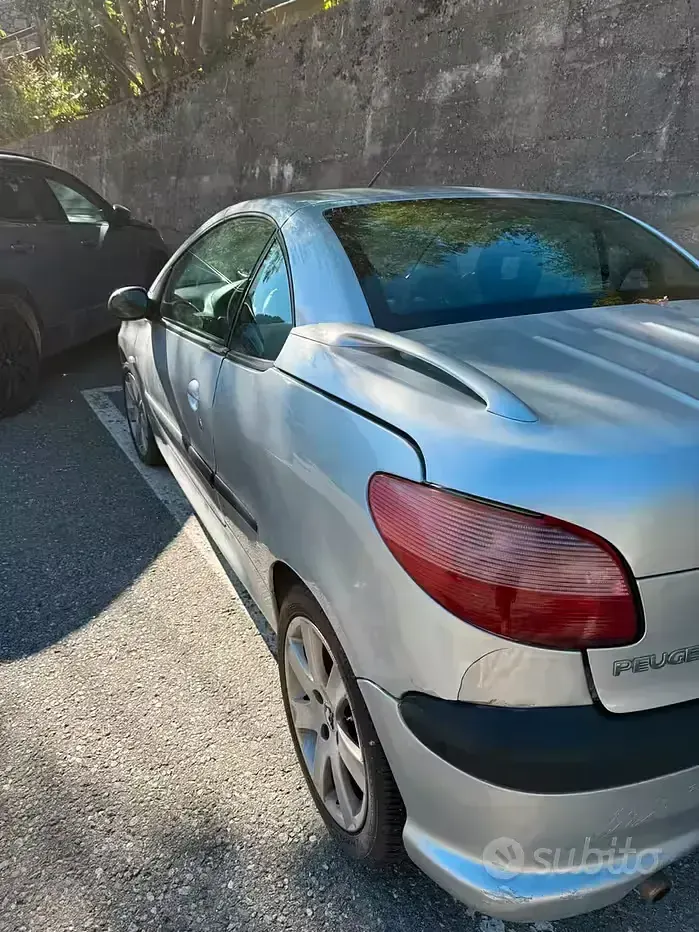 Usata Peugeot 206 CC 90 CV (66 kW) 2003 Grigio Cabrio