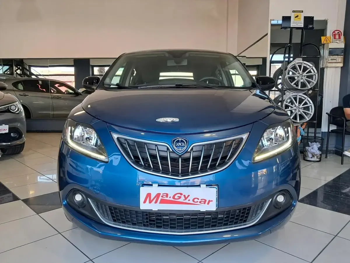 Usata Lancia Ypsilon Gold 69 CV (50 kW) 2022 Blu Utilitaria