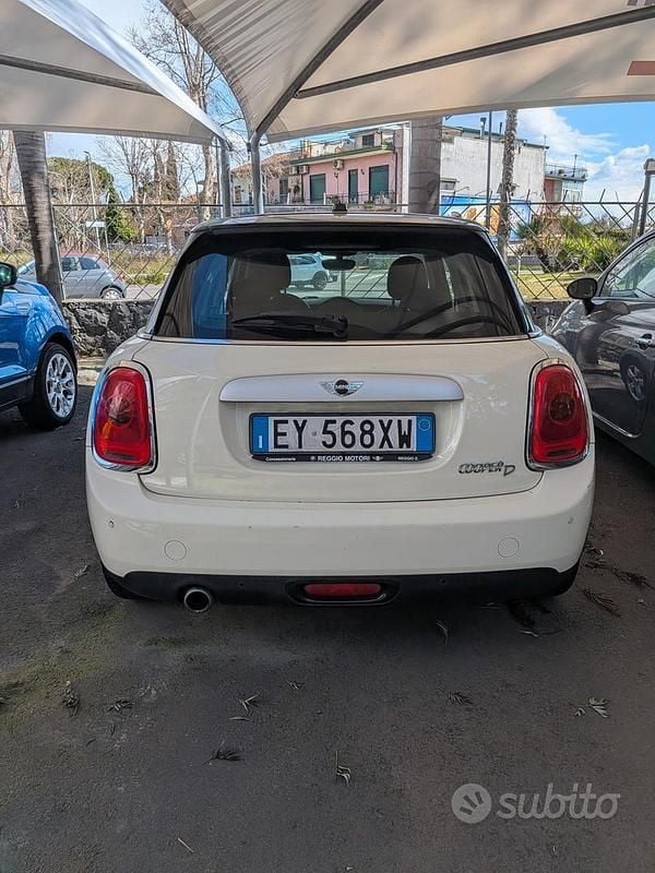 Usata Mini Cooper D Business 115 CV (84 kW) 2015 Beige Utilitaria