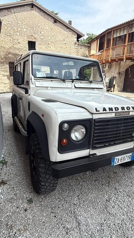 Bianco Usata 1998 Land Rover Defender SUV | 24.000 € (Buon prezzo) - Immagine 1/4