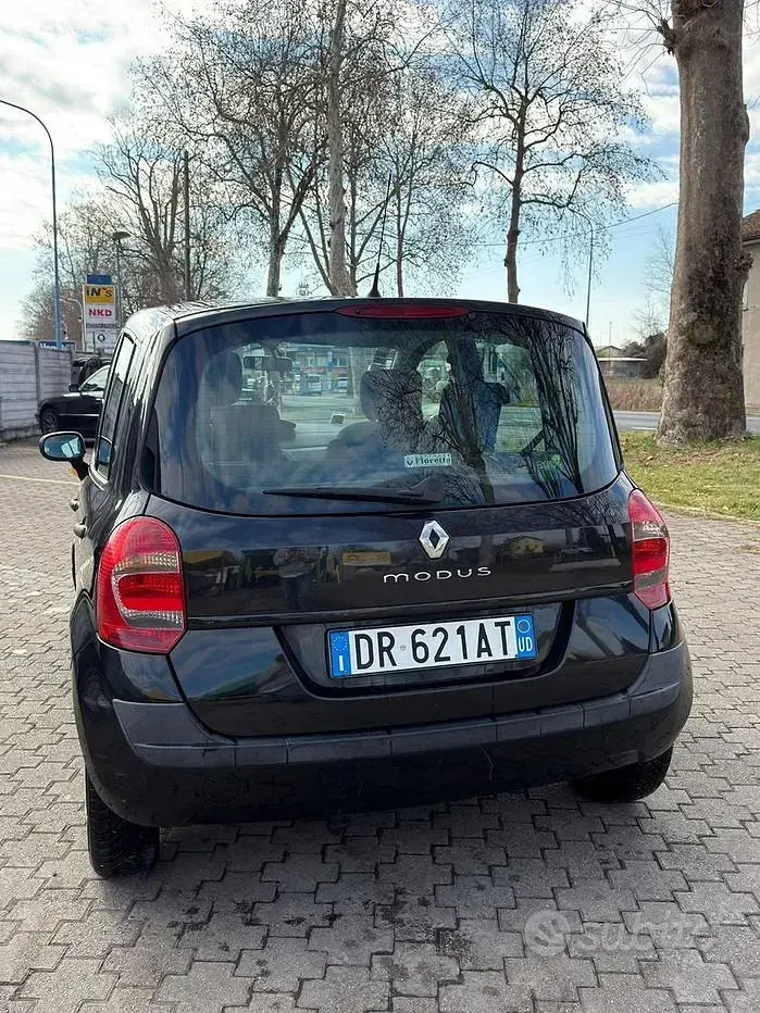 Usata Renault Modus 75 CV (55 kW) 2008 Nero Monovolume