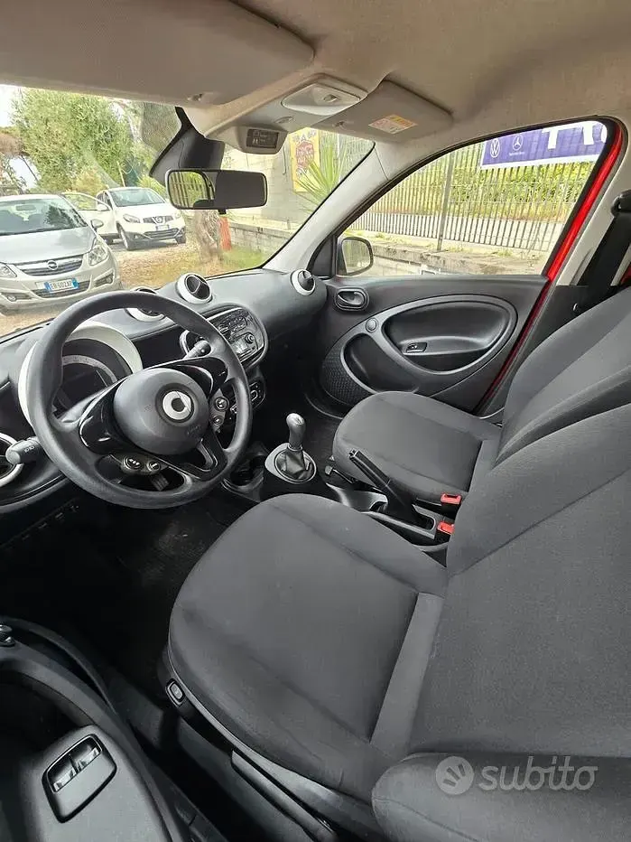 Usata Smart ForFour Prime 71 CV (52 kW) 2015 Rosso Utilitaria