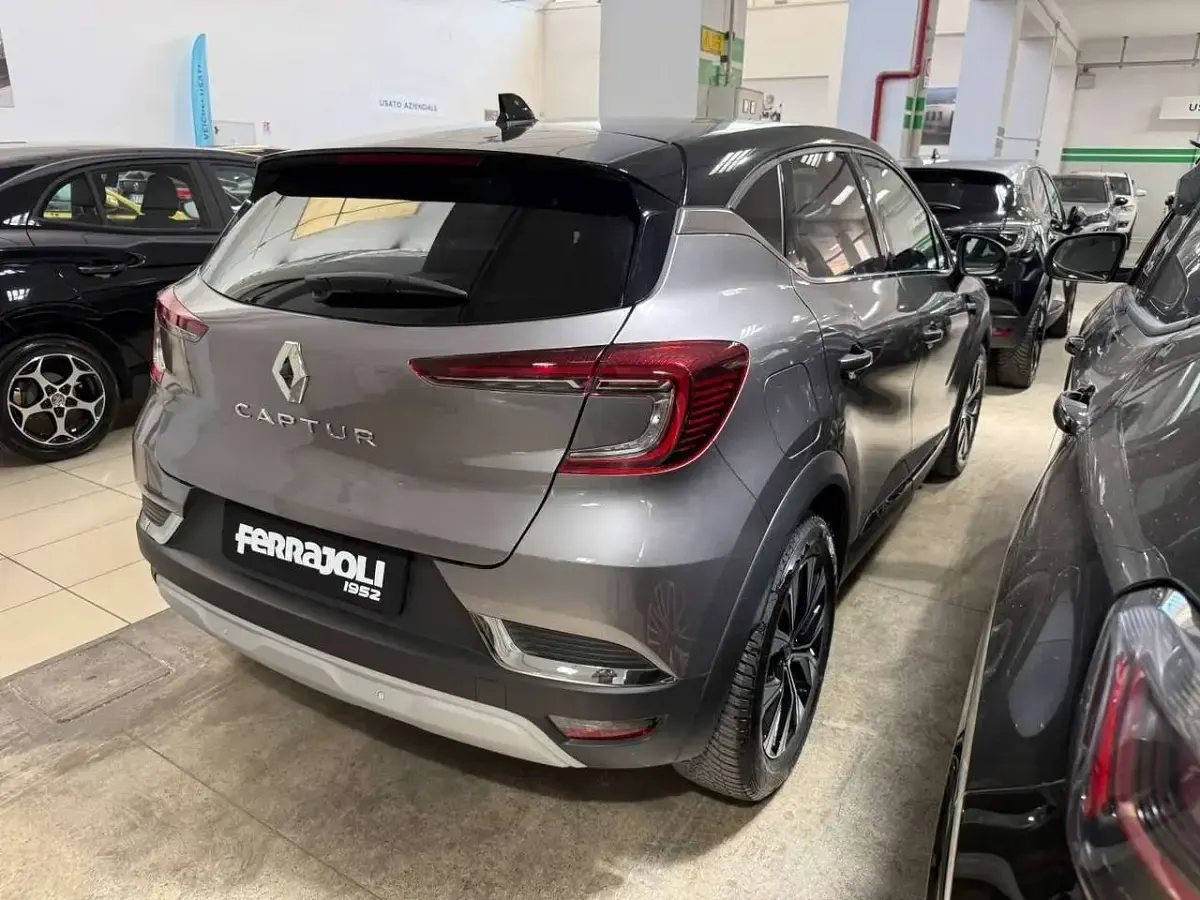 Usata Renault Captur Techno 91 CV (66 kW) 2024 Grigio SUV