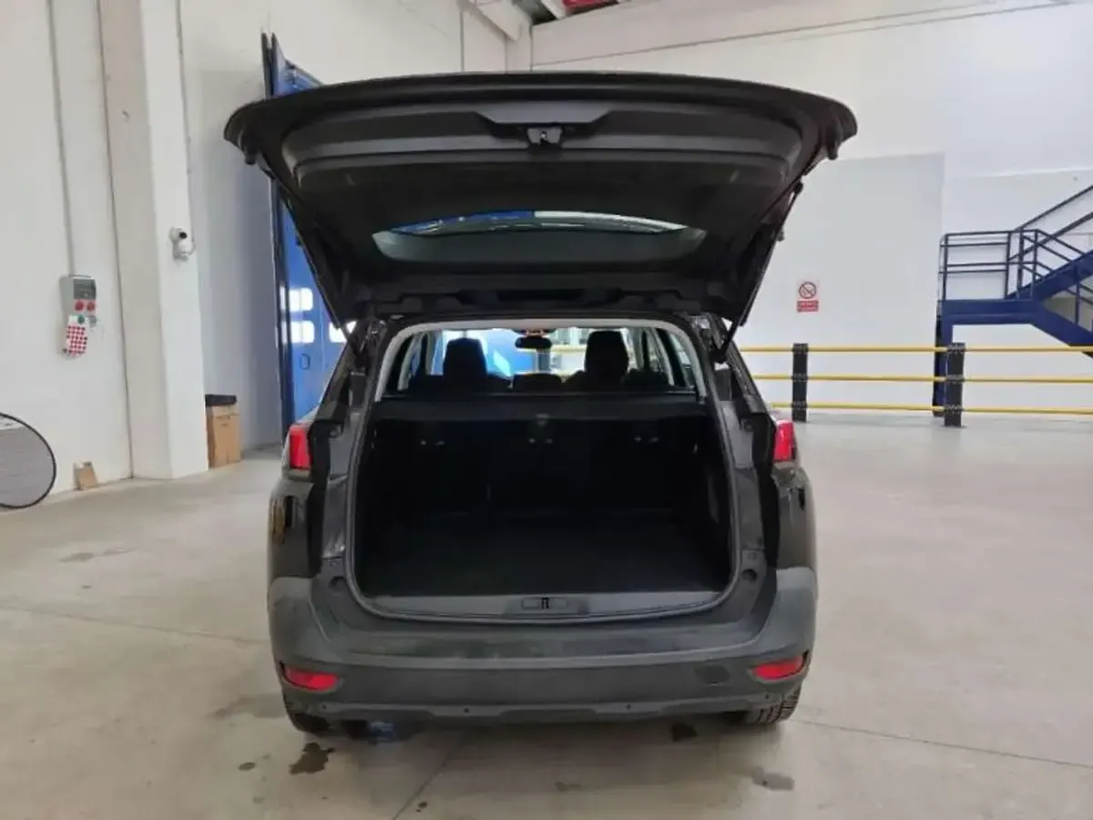 Usata Peugeot 5008 Business-Line 131 CV (96 kW) 2019 Nero SUV
