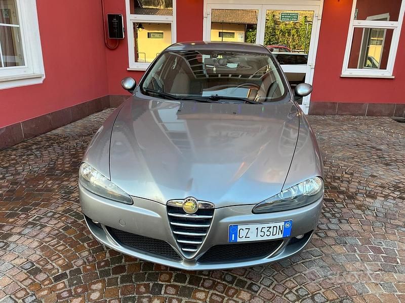 Usata Alfa Romeo 147 119 CV (87 kW) 2006 Grigio Utilitaria