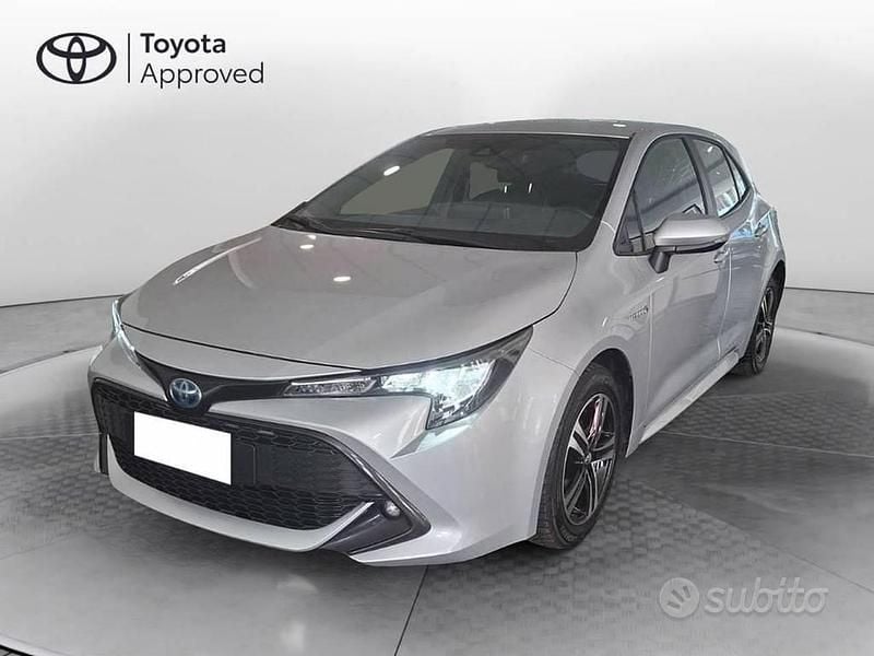 Usata Toyota Corolla Active 122 CV (89 kW) 2022 Argento Berlina