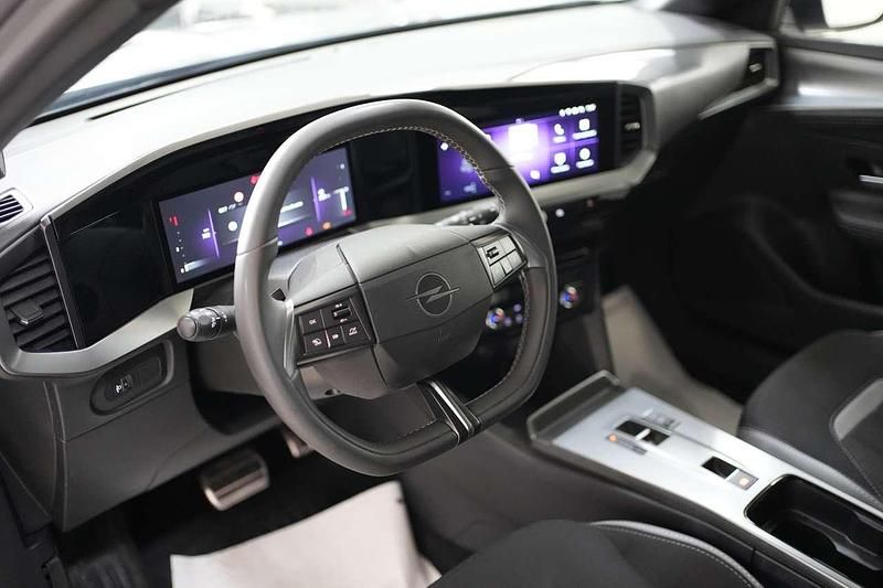 Usata Opel Mokka 131 CV (96 kW) 2025 Kontrast grey SUV