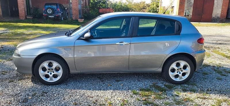 Grigio Usata 2008 Alfa Romeo 147 Utilitaria | 800 € (Super prezzo) - Immagine 1/4