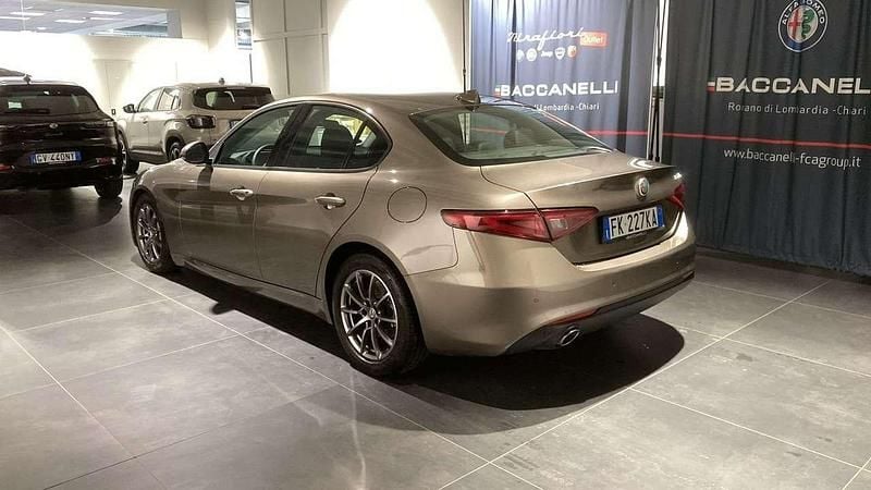 Usata Alfa Romeo Giulia Super 150 CV (110 kW) 2017 Grigio Berlina