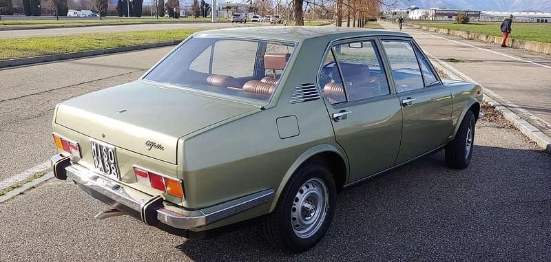 Usata Alfa Romeo Alfetta 122 CV (89 kW) 1973 Verde Berlina