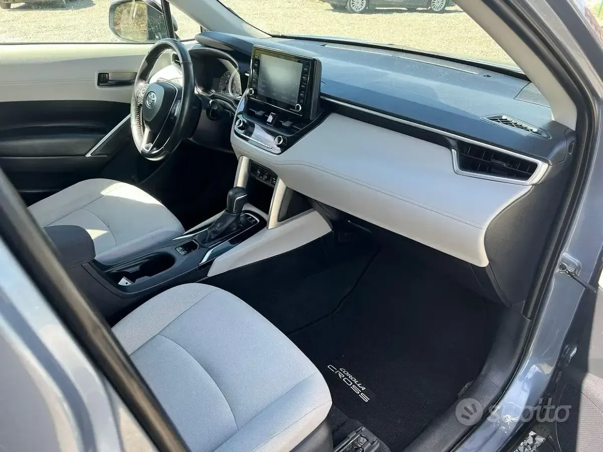 Usata Toyota Corolla Cross 180 CV (132 kW) 2022 Grigio SUV