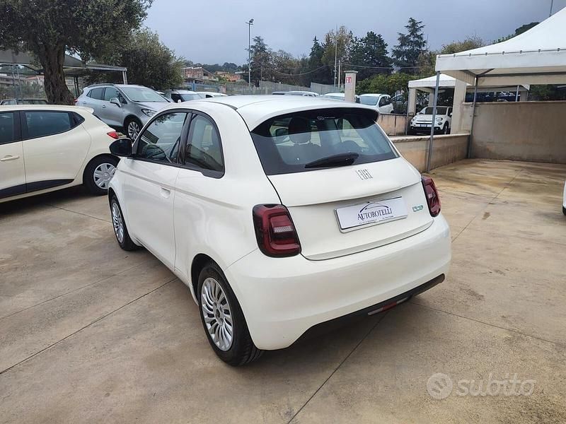 Usata Fiat 500e Action 69 kW (95 CV) 2021 Bianco Berlina