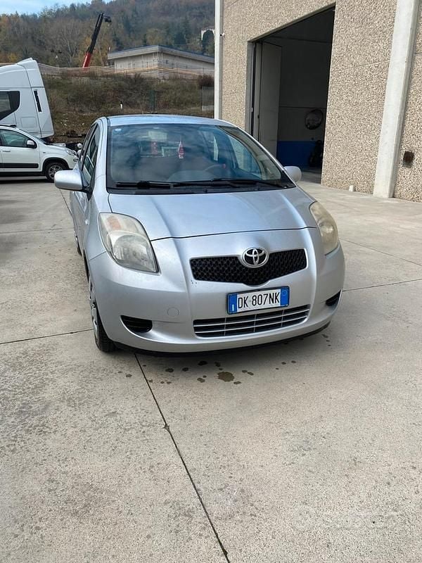 Usata Toyota Yaris 2007 Grigio Berlina