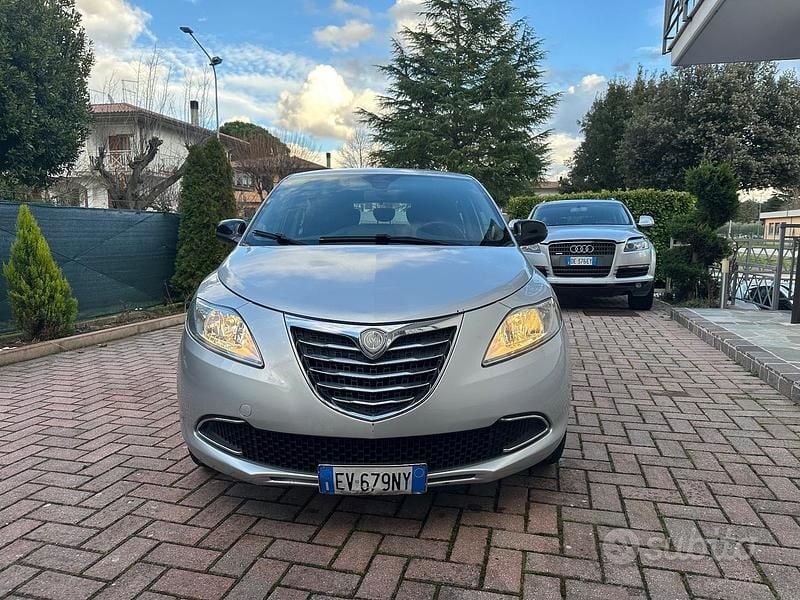 Usata Lancia Ypsilon Platinum 69 CV (50 kW) 2014 Grigio Utilitaria