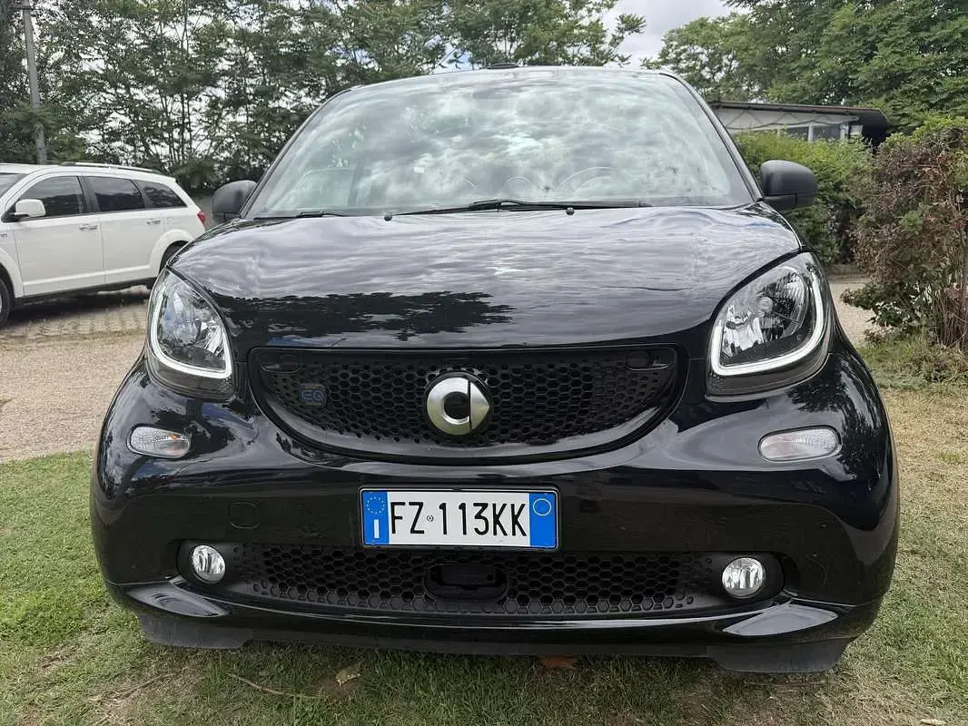 Usata Smart ForTwo Electric Drive Passion 41 kW (56 CV) 2019 Nero Cabrio