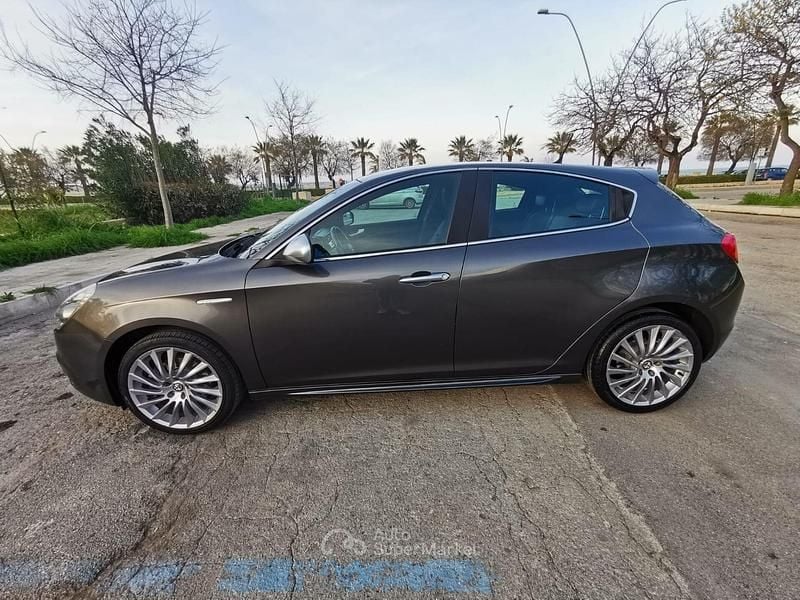 Usata Alfa Romeo Giulietta Distinctive 170 CV (125 kW) 2010 Grigio Utilitaria