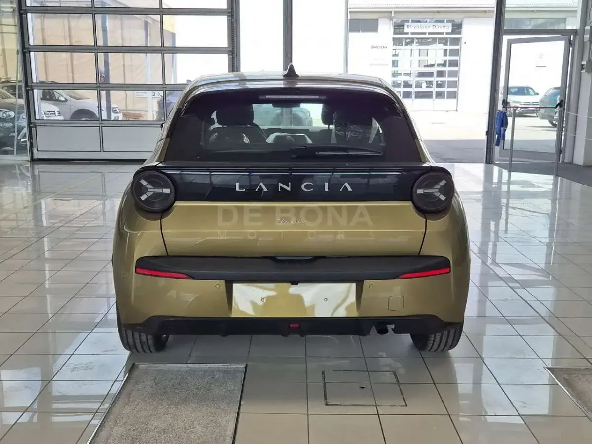 Novo Lancia Ypsilon 110 HP (80 kW) 2026 Dourado Citadino