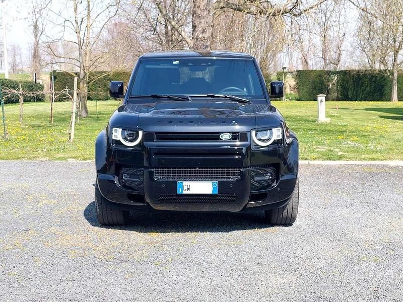 Usata Land Rover Defender SE Dynamic 200 CV (147 kW) 2025 Nero SUV