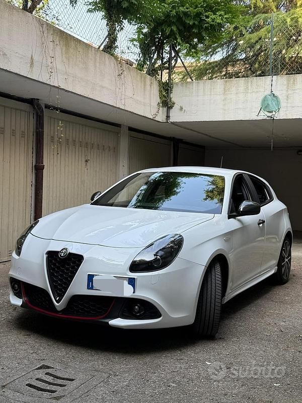 Bianco Usata 2020 Alfa Romeo Giulietta Tre volumi | 14.500 € (Buon prezzo) - Immagine 1/4