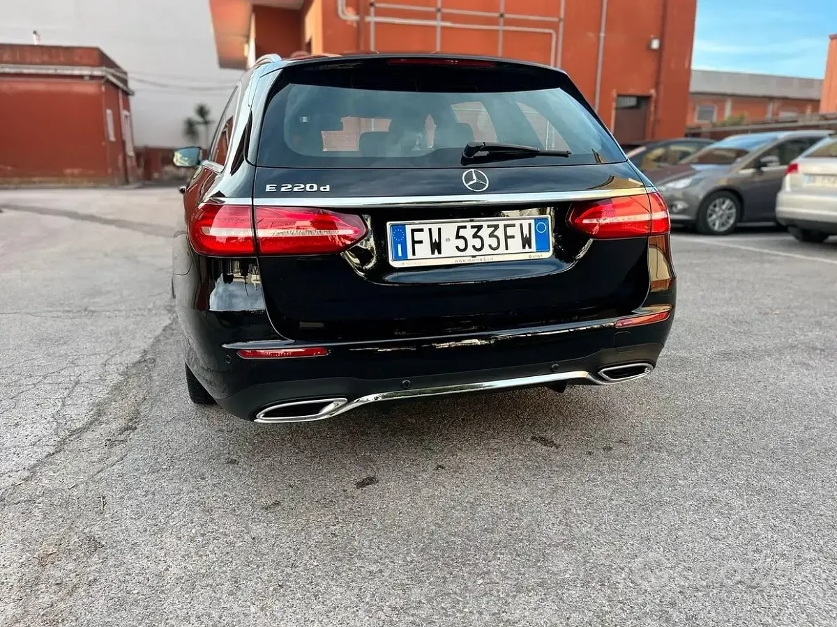Usata Mercedes E220 194 CV (142 kW) 2019 Nero Station wagon