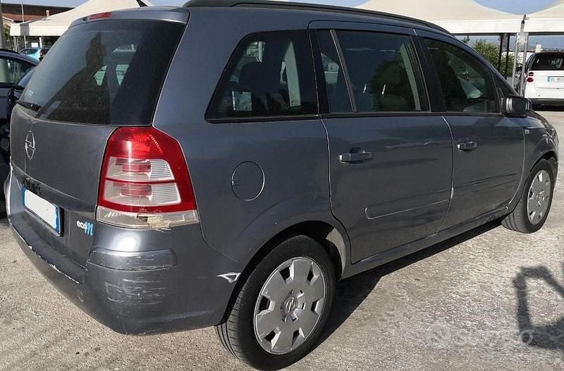 Usata Opel Zafira 94 CV (69 kW) 2006 Grigio Monovolume