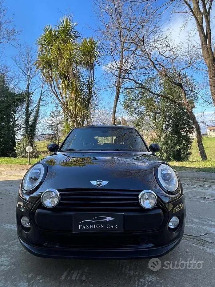 Begagnad Mini One D 95 HK (69 kW) 2018 Svart Halvkombi