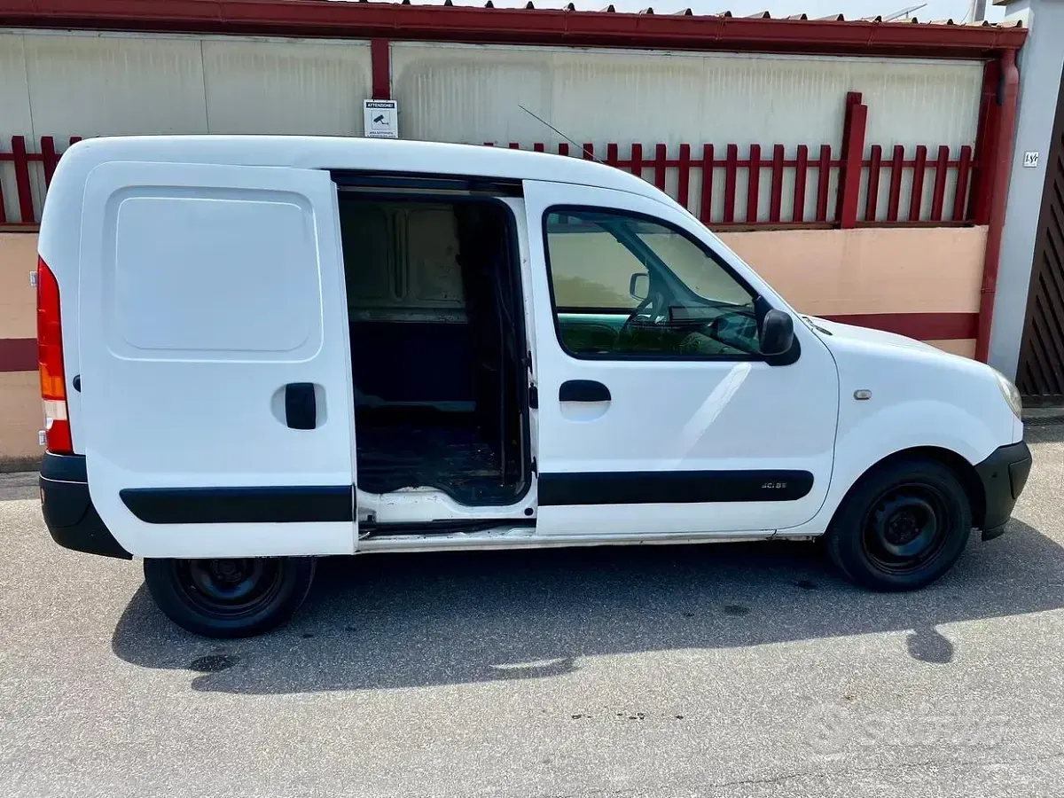 Usata Renault Kangoo 84 CV (61 kW) 2007 Bianco Monovolume
