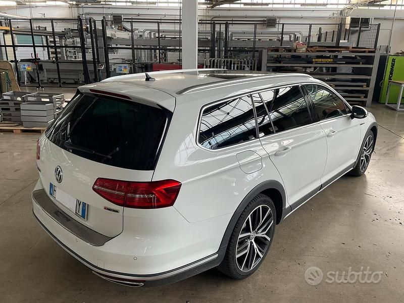 Usata VW Passat Alltrack 190 CV (139 kW) 2018 Bianco Station wagon
