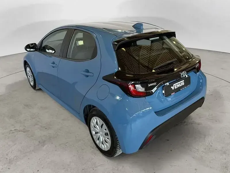 Usata Toyota Yaris Hybrid Trend 116 CV (85 kW) 2021 Blu Utilitaria