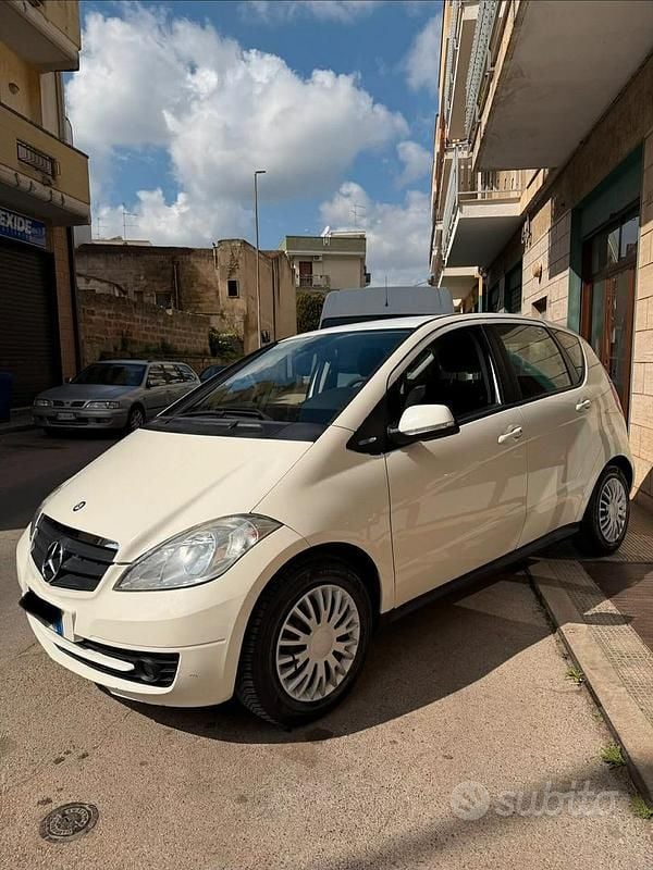 Usata Mercedes A160 Style 81 CV (59 kW) 2011 Bianco Berlina