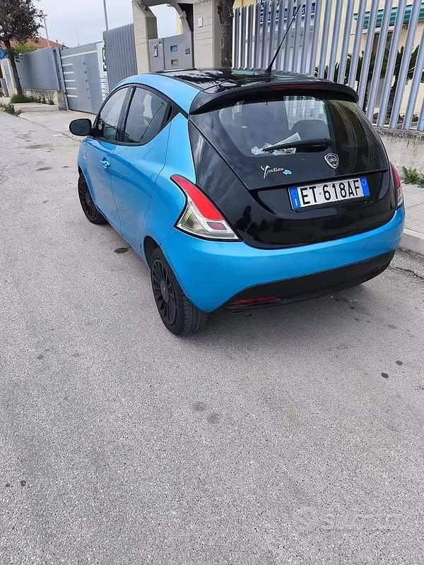 Usado Lancia Ypsilon 69 HP (50 kW) 2013 Azul Citadino