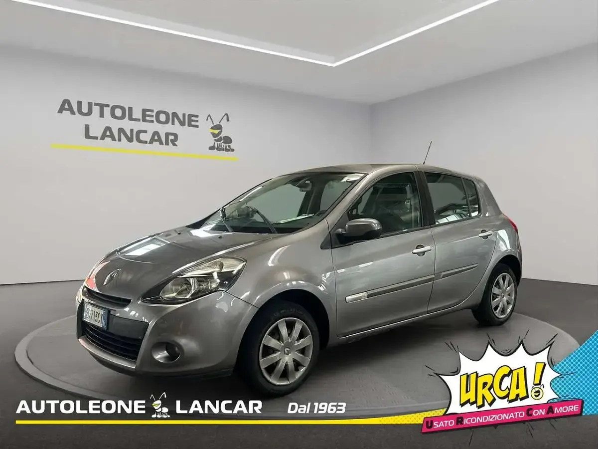 Usata Renault Clio II Dynamique 75 CV (55 kW) 2011 Grigio Berlina
