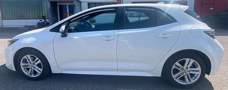 Usata Toyota Corolla Active 98 CV (72 kW) 2022 Bianco Berlina