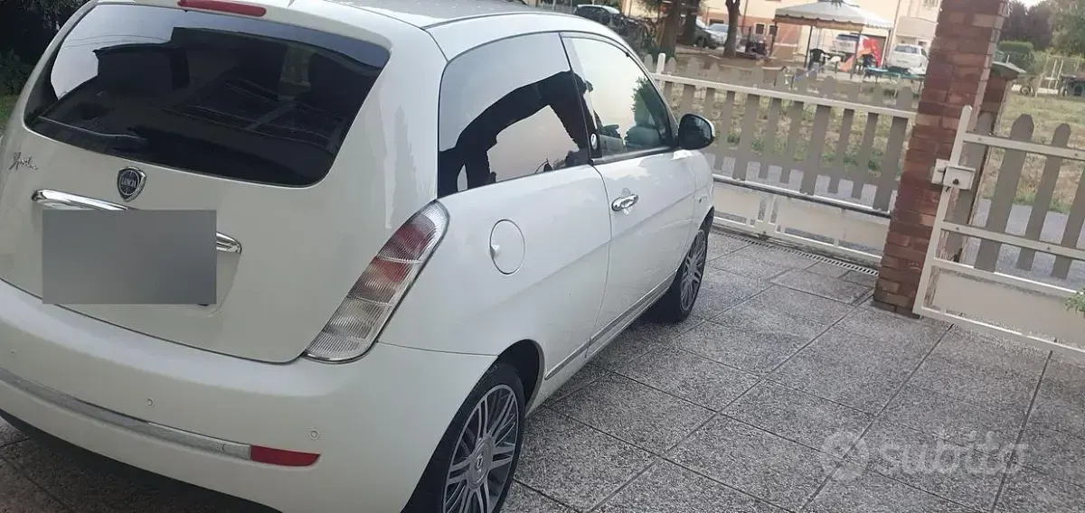 Usata Lancia Ypsilon 77 CV (56 kW) 2010 Bianco Utilitaria