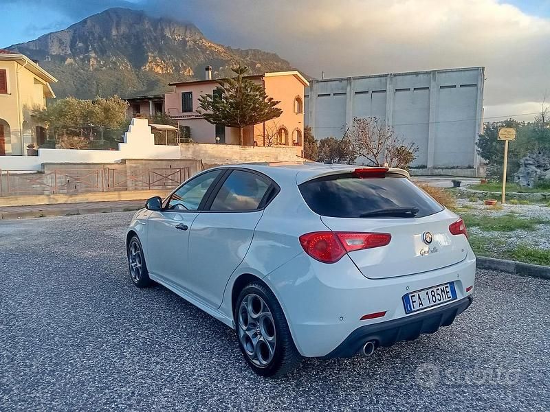 Usata Alfa Romeo Giulietta Sprint 105 CV (77 kW) 2015 Bianco Utilitaria