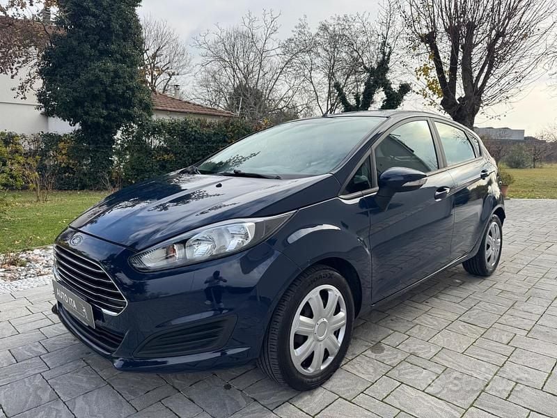 Usata Ford Fiesta 75 CV (55 kW) 2015 Blu Berlina