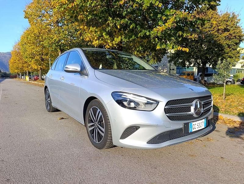 Argento Usata 2020 Mercedes B200 Monovolume | 15.500 € (Cara) - Immagine 1/4